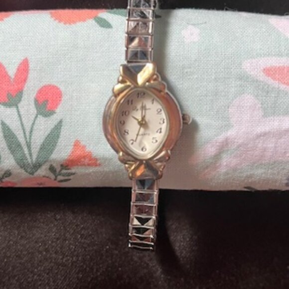 Bundle of 5 Non-Working Women\'s Watches main image 5